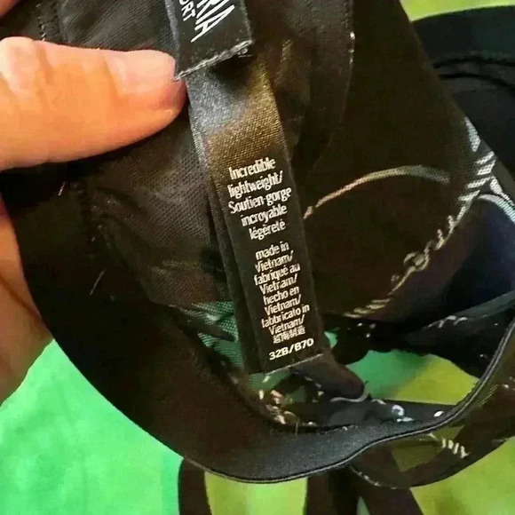 Victoria Secret Sport lightweight bra size 32B - Picture 4 of 4